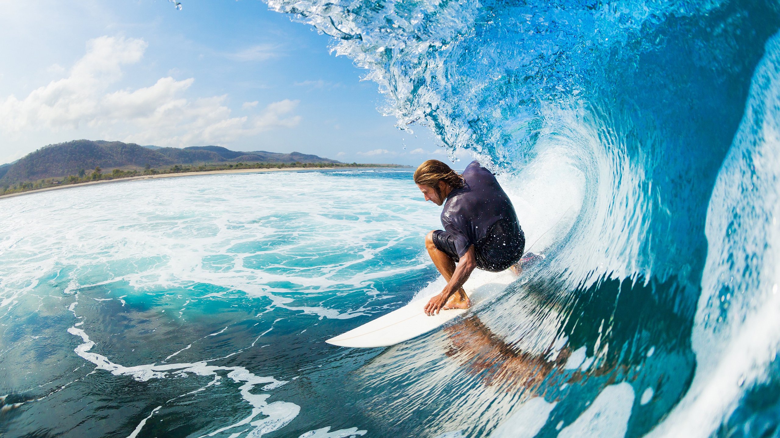 尼尔·巴特尔带领袋鼠队防线屡屡成功化解对方攻势